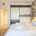 Urban Penthouse Terrace With Parking 아파트 *